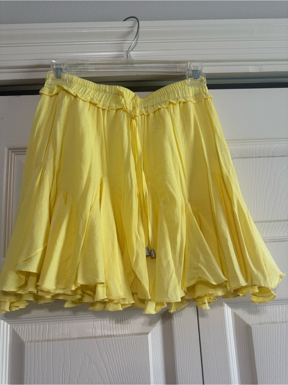 entro Yellow Ruffled Circle Skort